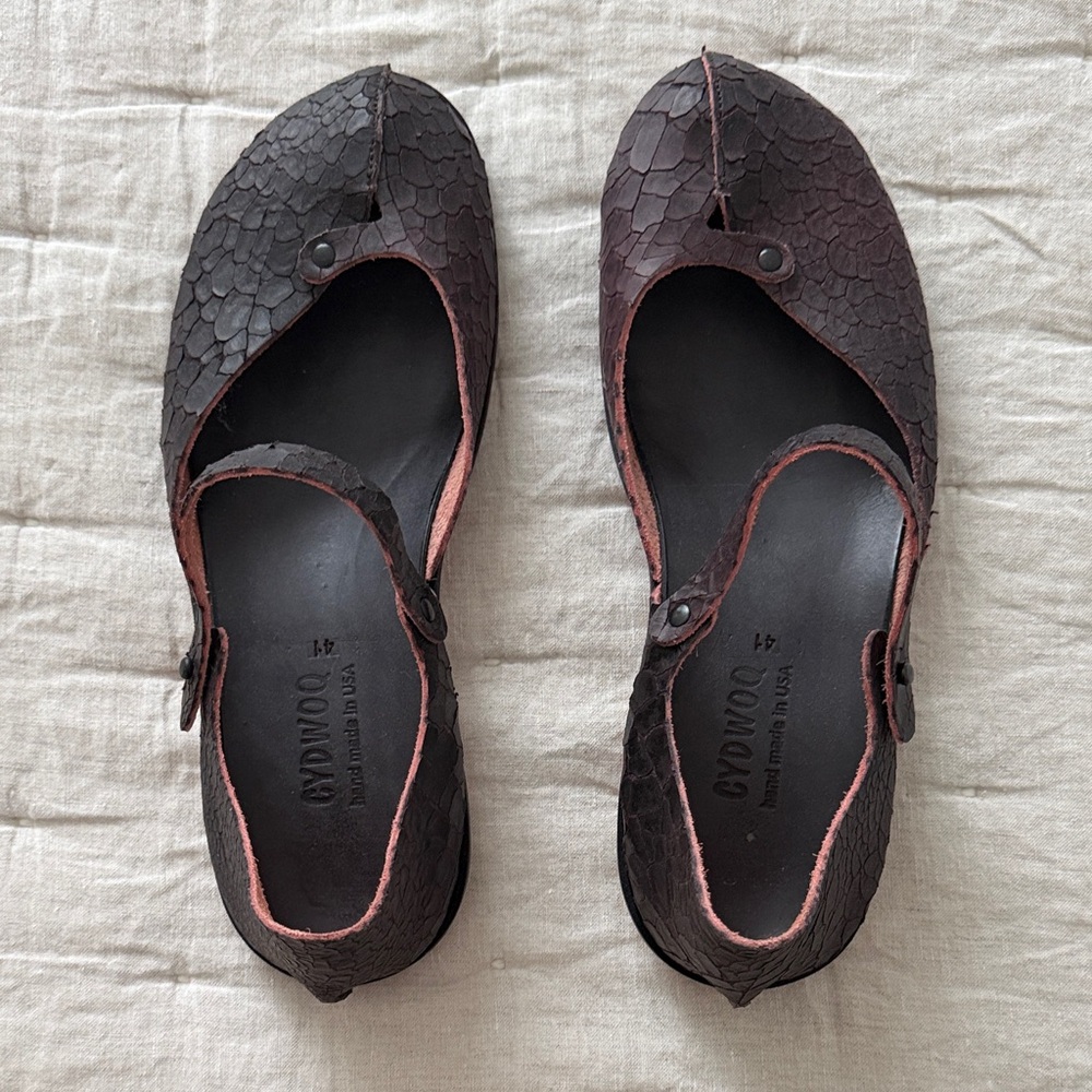 CYDWOQ handmade leather shoes hardly worn and in perfect shape.
